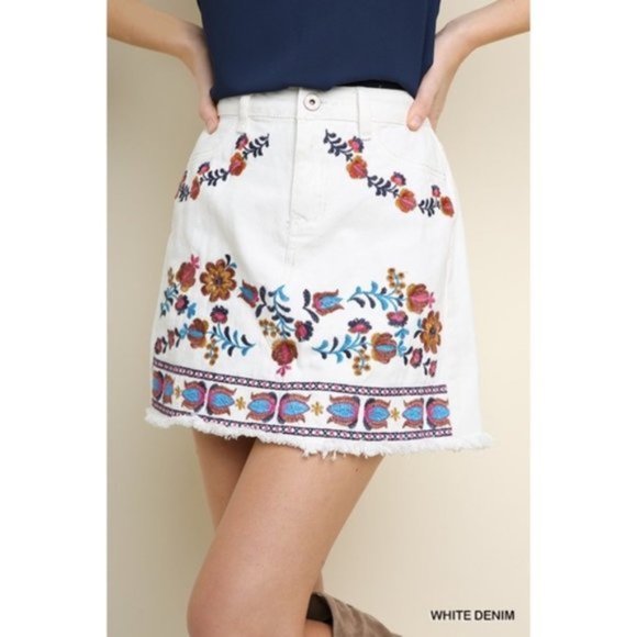 Umgee | Embroidered Floral White Denim Mini Skirt High Waisted Pockets Frayed - Picture 4 of 13